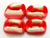 Dracula Mini Zähne, Fruchtgummi, per 100g